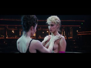 elizabeth berkeley) and gina gershon. film shogels 1995 big ass granny